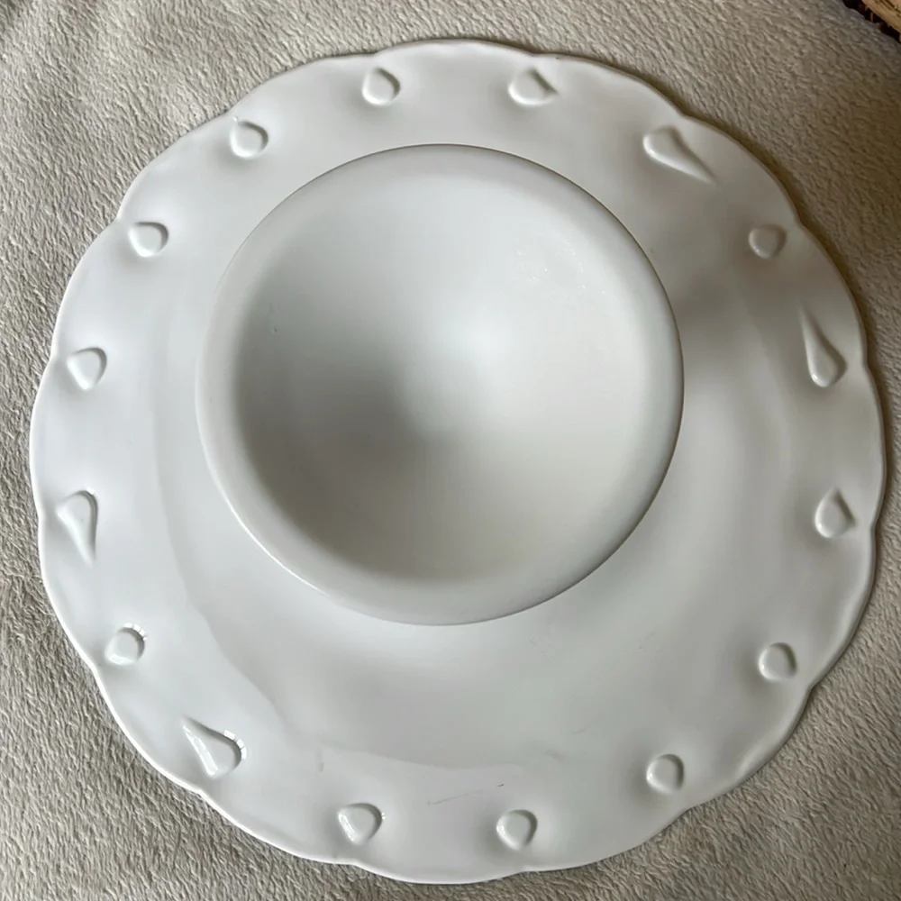 White Indiana Milk Glass Round Pedestal Teardrop Cake Platter 10 1/2” Scalloped